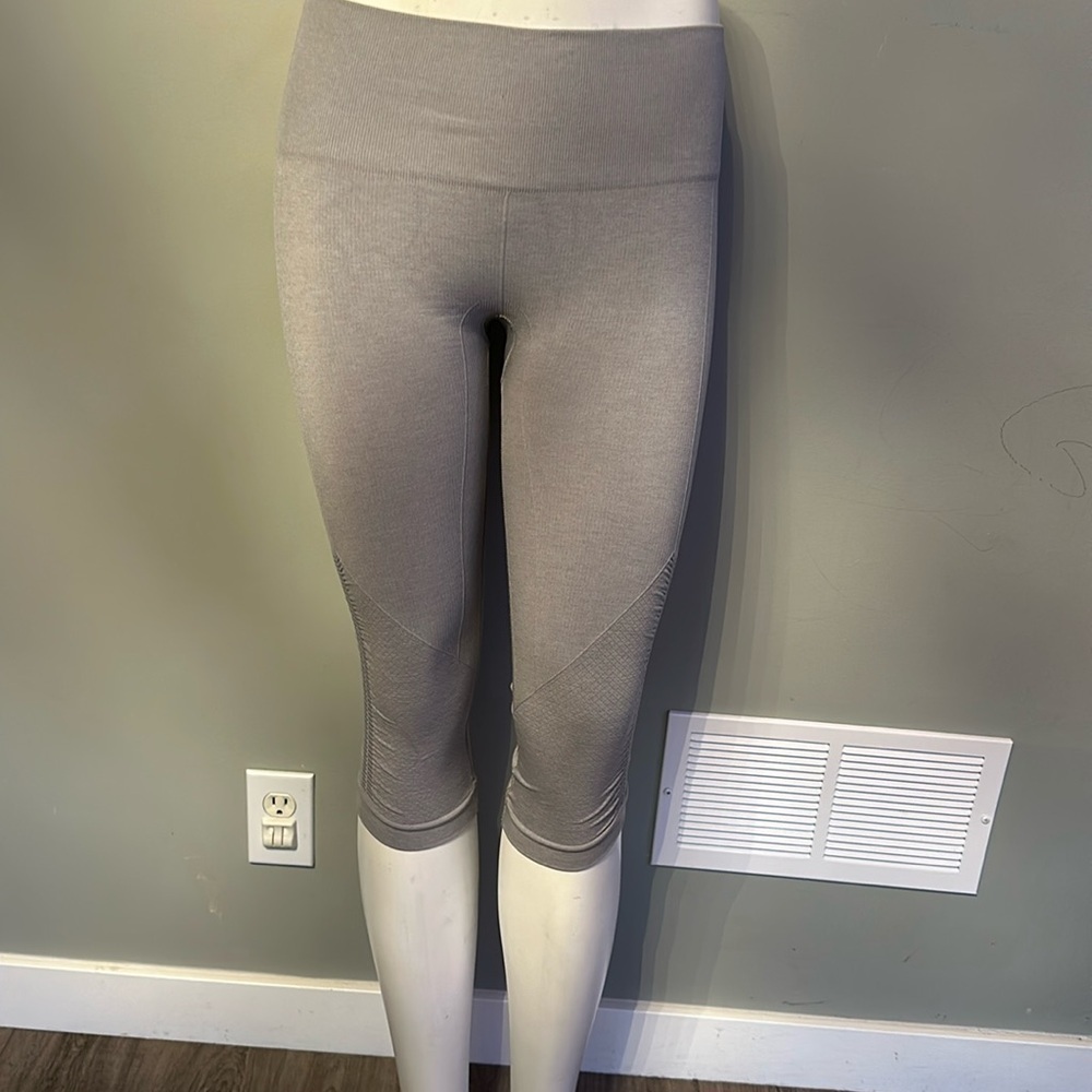 Lululemon in the flow crop